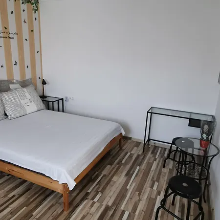 Gazde/Camere de închiriat Duna Riverside